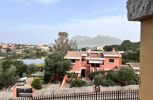 Baia Caddinas Casa | Casa de vacaciones 'Orizzonti 32' con vistas al mar y terraza privada