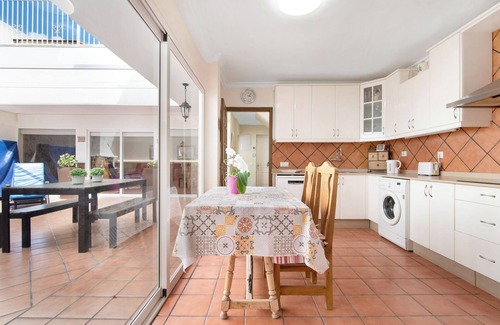 San Fernando Casa | Casa de vacaciones 'Paca' con terraza privada, Wi-Fi y aire acondicionado