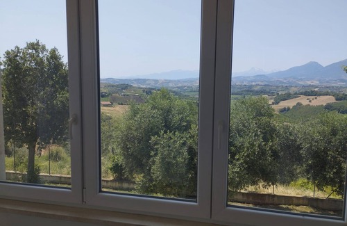Offida Casa | Casa de vacaciones 'Palme e Vigne' con terraza privada, jardín compartido y Wi-Fi
