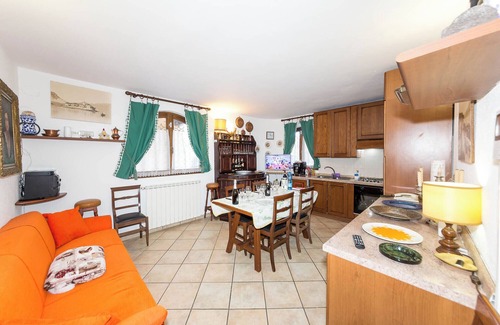 Castelveccana Casa | Casa de vacaciones Parco Azzurro cerca del lago con piscina y Wi-Fi