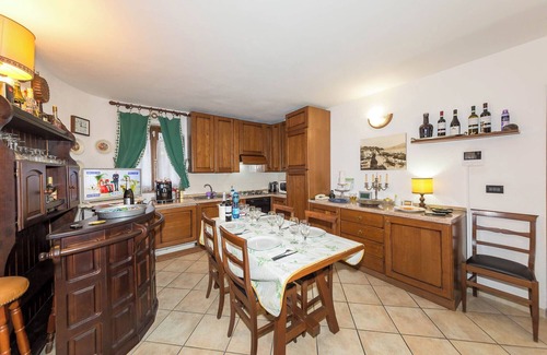Castelveccana Casa | Casa de vacaciones Parco Azzurro cerca del lago con piscina y Wi-Fi