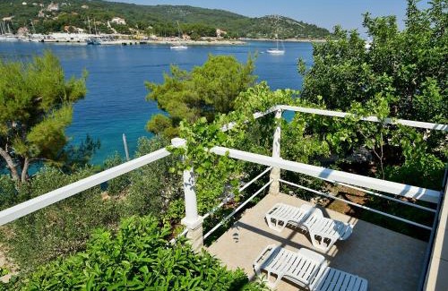 Rogac Casa | Holiday Home Parunov by Interhome