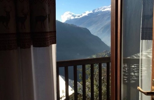 Perloz Casa | Casa de vacaciones 'Perruchon' con vistas a la montaña, terraza compartida y jardín compartido