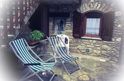 Perloz Casa | Casa de vacaciones 'Perruchon' con vistas a la montaña, terraza compartida y jardín compartido