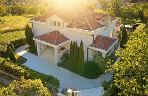 Zrnovnica Villa | Holiday Home Plasa