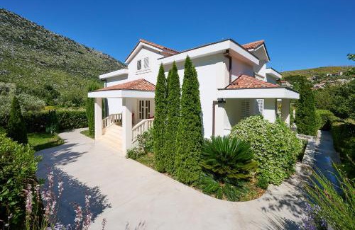 Zrnovnica Villa | Holiday Home Plasa