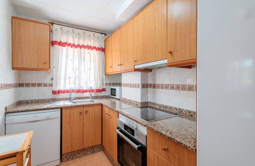 Los Arenales del Sol Casa | Casa de vacaciones 'Playa Carabassi' con piscina compartida, terraza privada y Wi-Fi