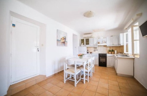 Potomje Casa | Holiday Home Potocinarka - Two Bedroom Holiday Home with Terrace