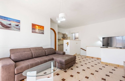 Torre Mozza Casa | Holiday Home 'Primo Piano Vista Mare' with Private Terrace and Air Conditioning
