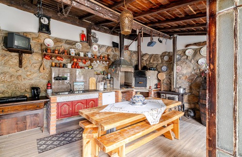 Celorico de Basto Casa | Casa de Vacaciones 'Real De Cima' con Vista a la Montaña, Wi-Fi y Aire Acondicionado