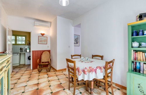 Fourques Casa | Casa de vacaciones 'Réattu' con piscina compartida, Wi-Fi y aire acondicionado