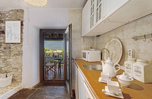 Caldearenas Casa | Casa de vacaciones 'Regalate Paz' con vistas a la montaña, piscina compartida y Wi-Fi