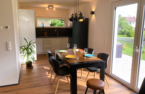 Guggenhausen Casa | Holiday Home 'Riedloge' with Private Terrace, Private Garden and Wi-Fi