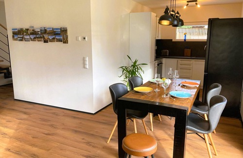 Guggenhausen Casa | Holiday Home 'Riedloge' with Private Terrace, Private Garden and Wi-Fi