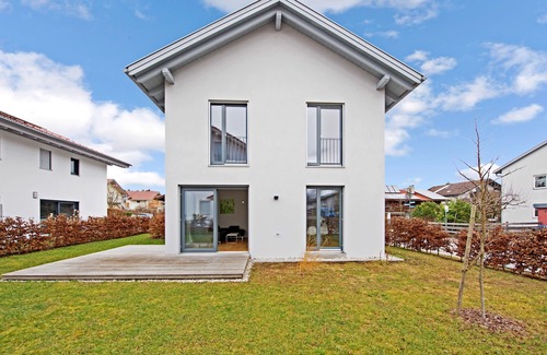 Rimsting Casa | Modern Holiday Home Rimsting am Chiemsee with Wi-Fi, Garden & Terrace; Parking Available, Pets Allowed upon Request