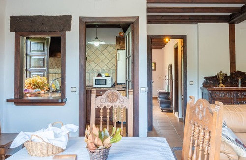 Villamayor Casa | Casa de vacaciones 'Rodiles De Matisón' con vistas a la montaña, piscina privada y Wi-Fi