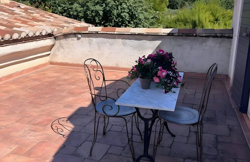 Eyragues Casa | Casa de vacaciones 'Azotea en la Provenza' con terraza privada, Wi-Fi y aire acondicionado
