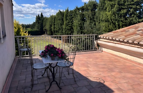 Eyragues Casa | Casa de vacaciones 'Azotea en la Provenza' con terraza privada, Wi-Fi y aire acondicionado