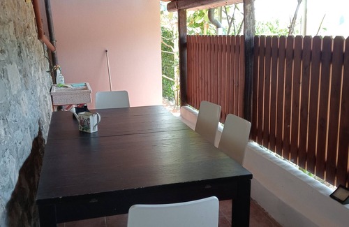 Sestri Levante Apartamento | Casa de vacaciones 'Roses House' con vistas a la montaña, Wi-Fi y aire acondicionado