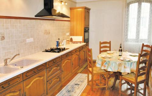 Suze-la-Rousse Casa | Holiday Home Rue De L`escuraille