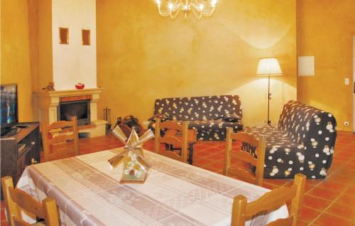 Suze-la-Rousse Casa | Holiday Home Rue De L`escuraille