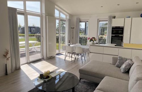 Wemeldinge Casa | Holiday Home Ruisweg 46 by Interhome
