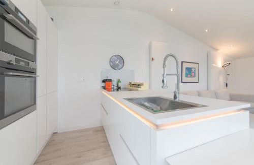 Wemeldinge Casa | Holiday Home Ruisweg 46 by Interhome