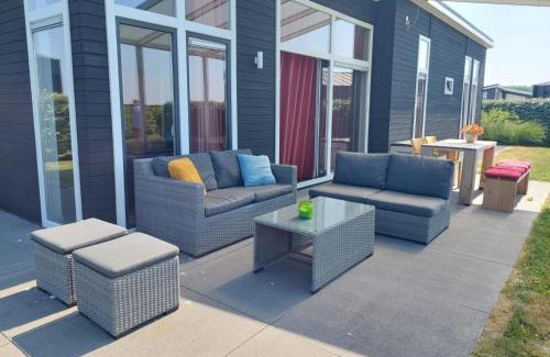 Wemeldinge Casa | Holiday Home Ruisweg 51 by Interhome