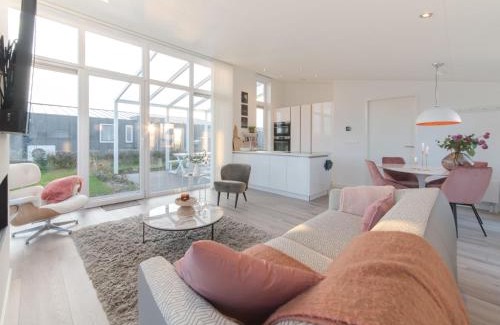Wemeldinge Casa | Holiday Home Ruisweg 73 by Interhome