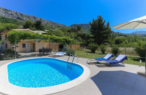 Solin Casa | Holiday Home Rupotina with a large yard, pool and a beautiful view