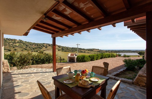 Siniscola Casa | Casa vacacional 'S'ena E Mammai' con vistas al mar, jardín, terraza y Wi-Fi