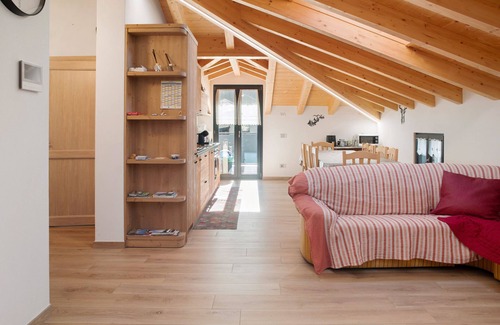 Grosio Casa | Casa Vacaciones 'Sam Fiamet' con Vista a la Montaña, Jardín Compartido y Wi-Fi