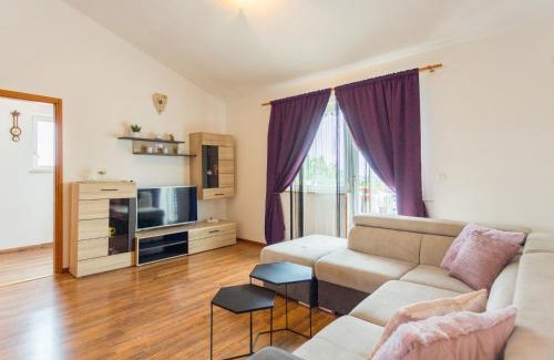 Medvidici Casa | Holiday Home Sandra by Interhome
