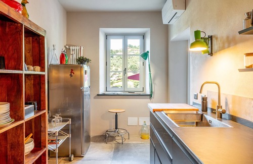 Corsanico Casa | Holiday Home 'Santansano' with Sea View, Wi-Fi and Air Conditioning