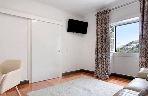 Tabua Casa | Holiday Home "Sea La Vie Madeira" with Shared Terrace & Wi-Fi