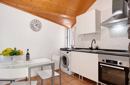 Tabua Casa | Holiday Home "Sea La Vie Madeira" with Shared Terrace & Wi-Fi