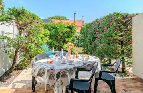 Mimizan-Plage Casa | Holiday Home Sicard-5 by Interhome