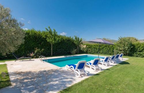 Knezovici Casa | Holiday Home Six Brothers by Interhome