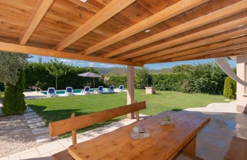 Knezovici Casa | Holiday Home Six Brothers by Interhome