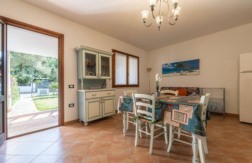 Porto Pino Casa | Casa vacacional 'Sole E Mare' con terraza privada, jardín privado y aire acondicionado