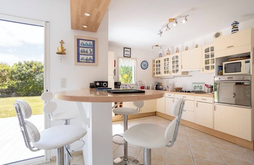 Combrit Casa | Casa de vacaciones 'Spacieuse Maison À 200m De La Plage' con terraza privada, jardín privado y Wi-Fi