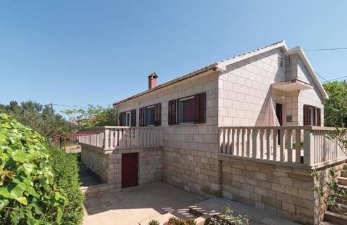 Splitska Casa | Holiday Home Splitska with Fireplace IV