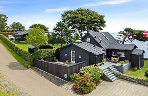 Bjert Casa | Holiday Home Sten - 30m from the sea by Interhome