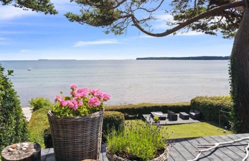 Bjert Casa | Holiday Home Sten - 30m from the sea by Interhome
