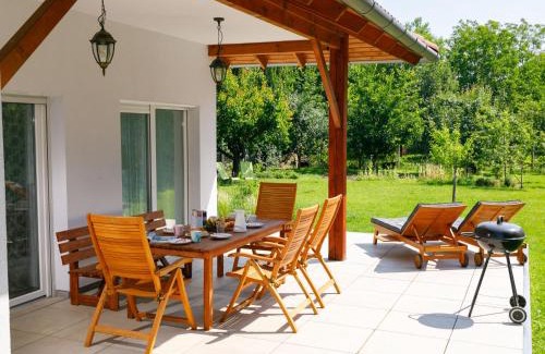 Balatonoszod Casa | Holiday Home Sunstreet by Interhome