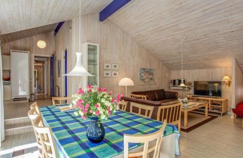 Dueodde Casa | Holiday Home Sylvia - 900m from the sea by Interhome