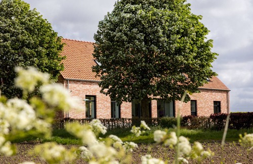 Passendale Villa | holiday home 't hov Place up to 20 people-pet friendly-war history
