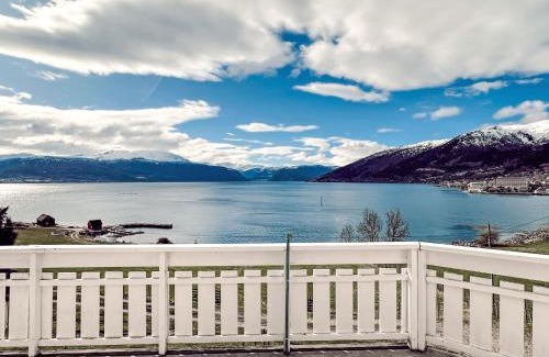 Balestrand Casa | Holiday Home Tantestova by Interhome