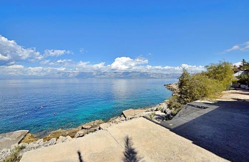 Gdinj Casa | Holiday Home Tina by Interhome