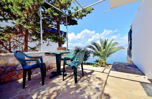 Gdinj Casa | Holiday Home Tina by Interhome